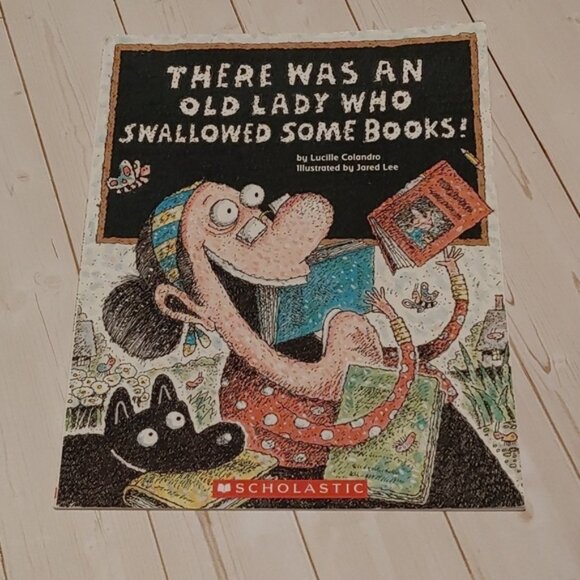3/$13 There Was An Old Lady Who Swallowed Some Books By Lucille Collandro Book - Picture 1 of 3